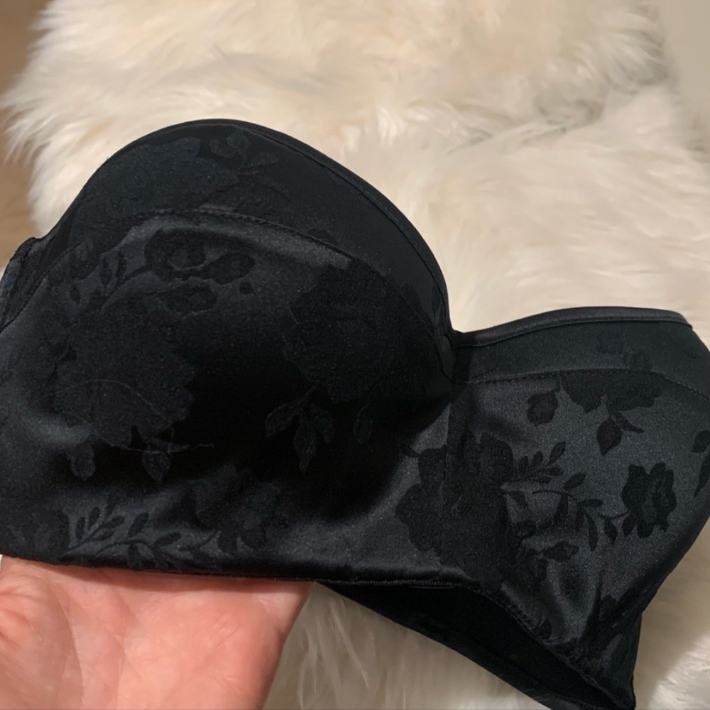 Strapless floral push-up bra